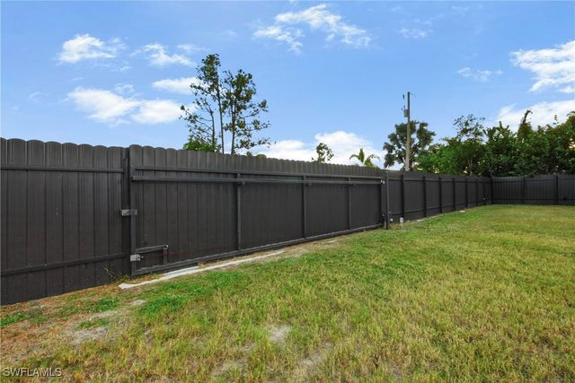 1124 NE 35th LN, Cape Coral, FL 33909