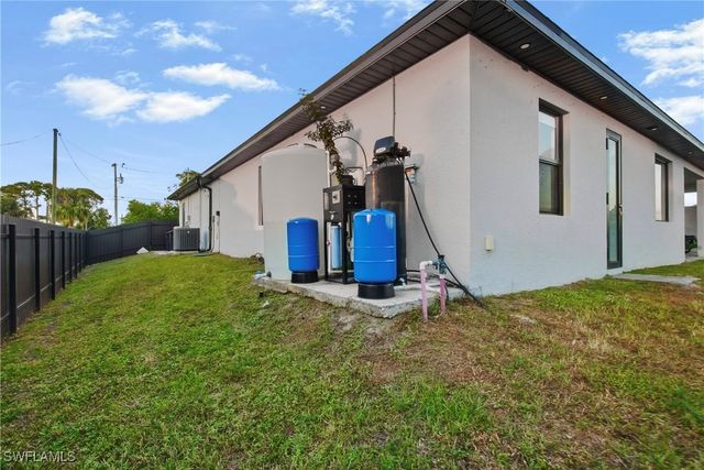 1124 NE 35th LN, Cape Coral, FL 33909