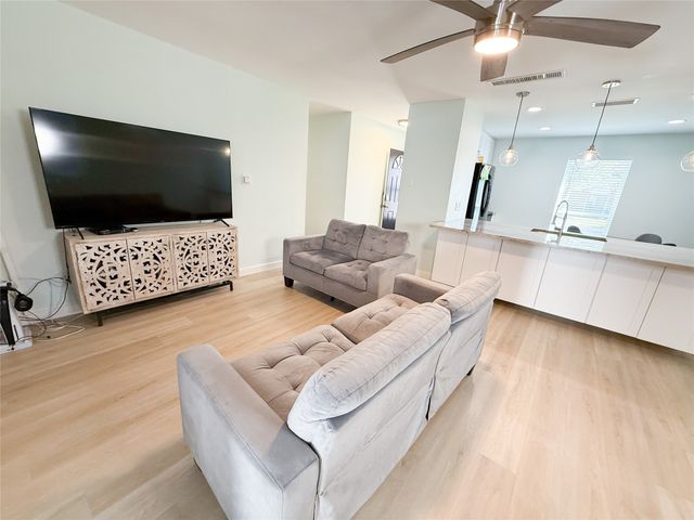 811 Roaming Road Drive, Allen, TX 75002