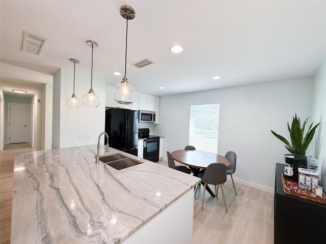 811 Roaming Road Drive, Allen, TX 75002