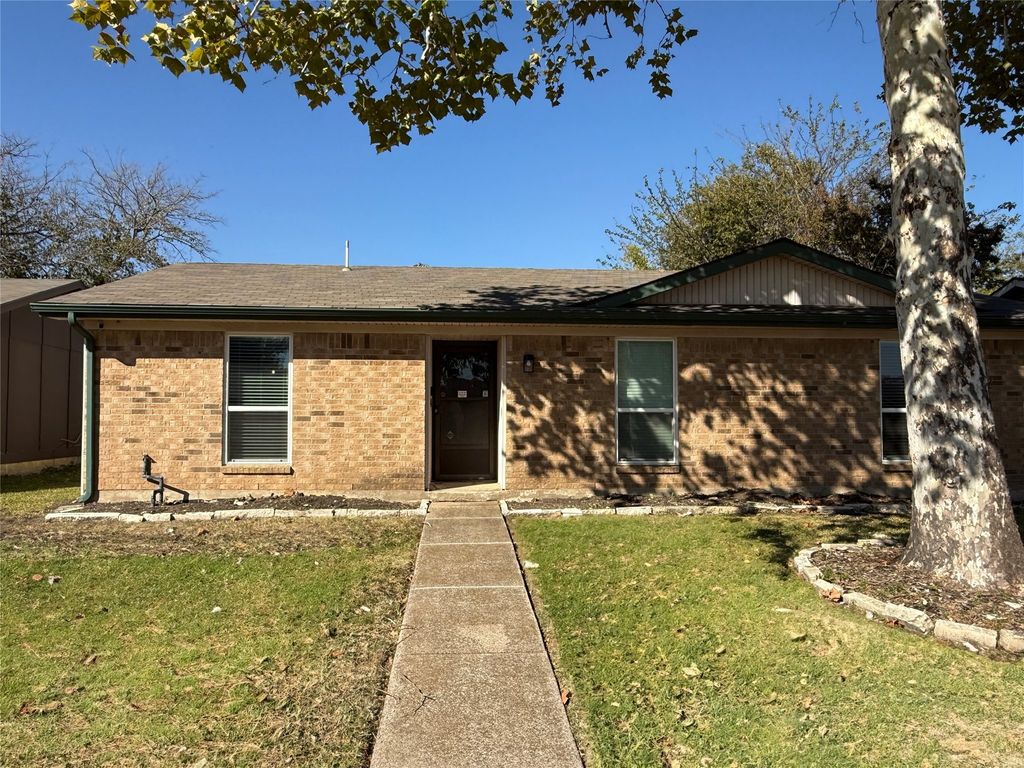 811 Roaming Road Drive, Allen, TX 75002