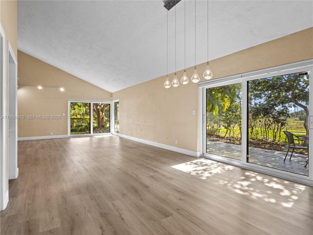 3400 Cherry Garden Cir 156, Lauderhill, FL 33319