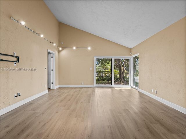 3400 Cherry Garden Cir 156, Lauderhill, FL 33319