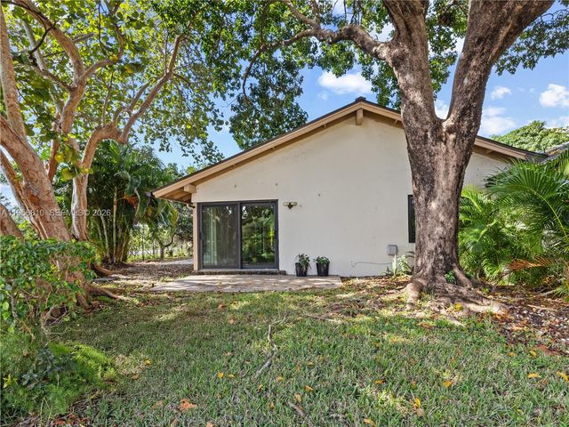 3400 Cherry Garden Cir 156, Lauderhill, FL 33319