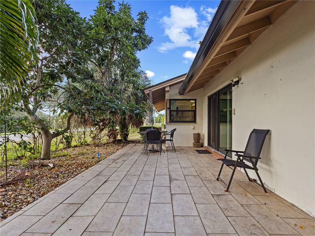 3400 Cherry Garden Cir 156, Lauderhill, FL 33319