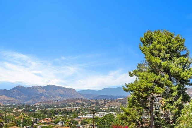 9355 Starcrest Drive, Santee, CA 92071