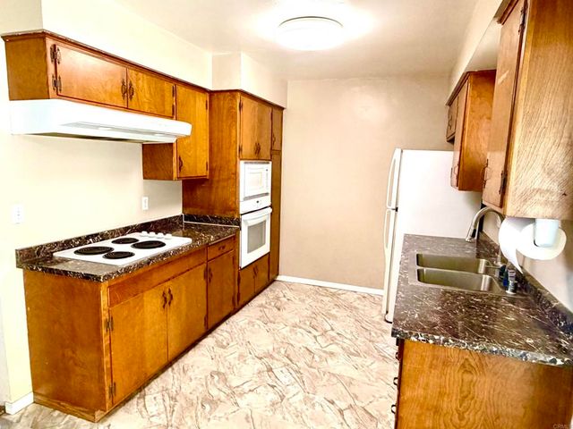 9355 Starcrest Drive, Santee, CA 92071