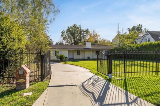 2976 Lombardy Rd, Pasadena, CA 91107