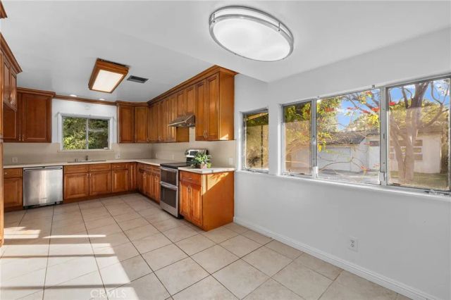 2976 Lombardy Rd, Pasadena, CA 91107