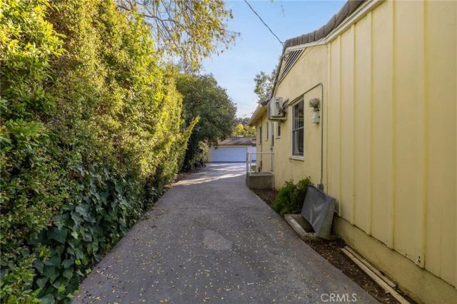 2976 Lombardy Rd, Pasadena, CA 91107