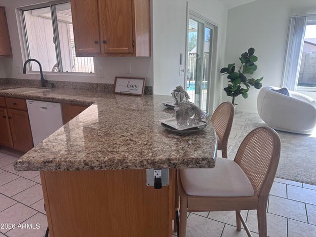 8615 W TOWNLEY Avenue, Peoria, AZ 85345