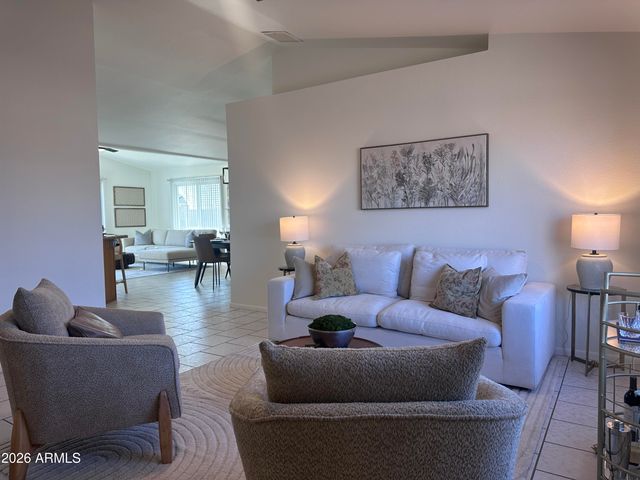 8615 W TOWNLEY Avenue, Peoria, AZ 85345