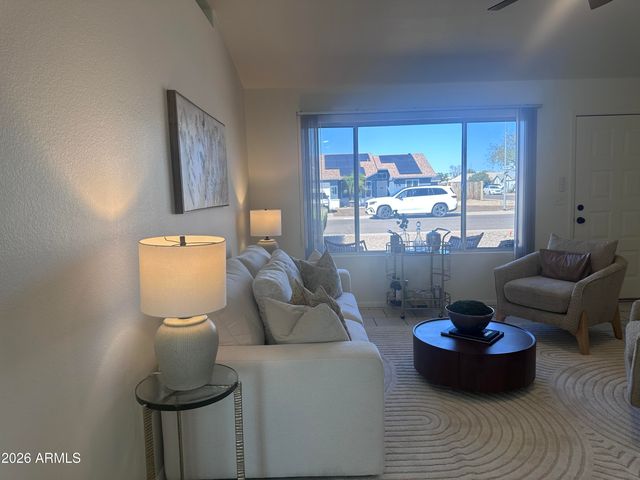 8615 W TOWNLEY Avenue, Peoria, AZ 85345