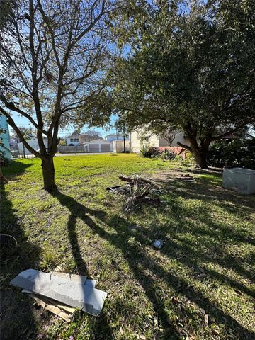 1709 Biovu Drive, Galveston, TX 77551