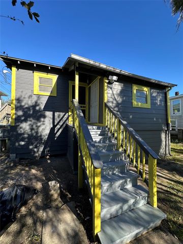 1709 Biovu Drive, Galveston, TX 77551