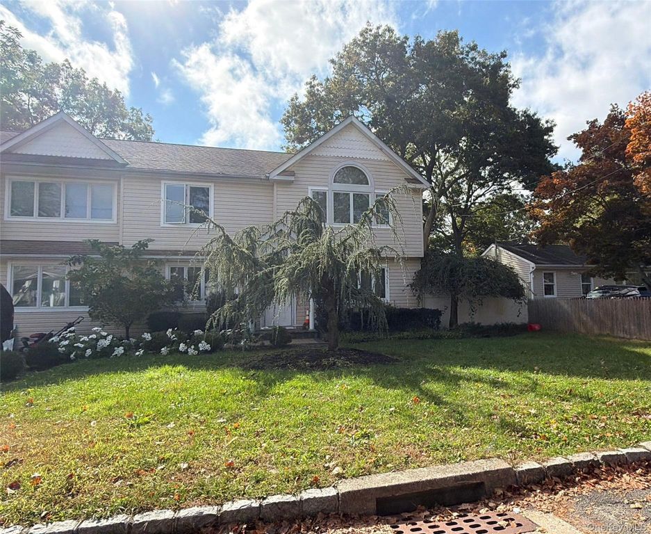 27 Wabil Road, Miller Place, NY 11764 — photo 2