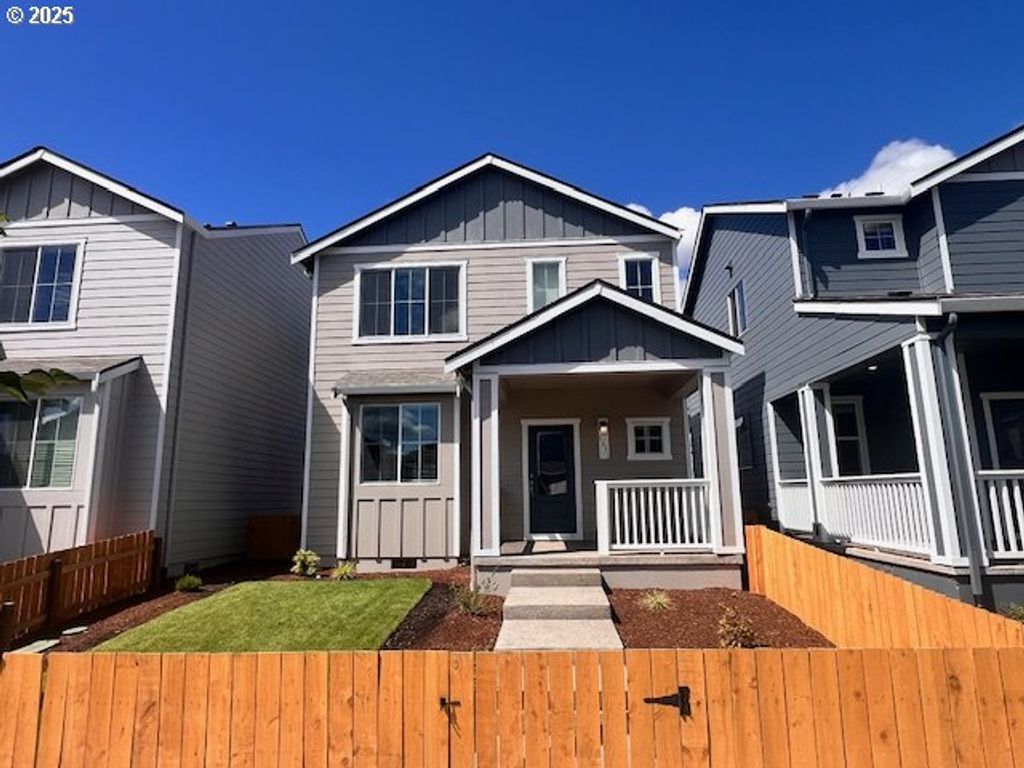 1251 PARKSIDE Ave, Woodburn, OR 97071