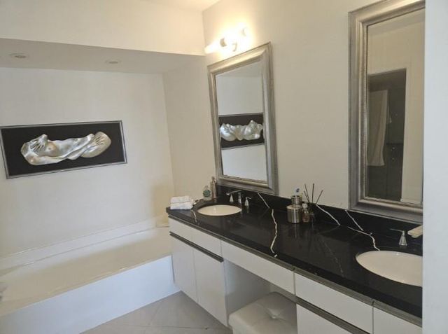 19195 NE 36th Court 2703, Aventura, FL 33180