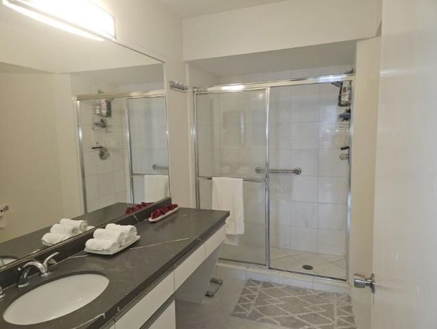 19195 NE 36th Court 2703, Aventura, FL 33180