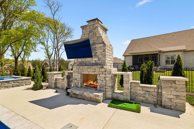 1008 Quillen Way, Lebanon, TN 37087