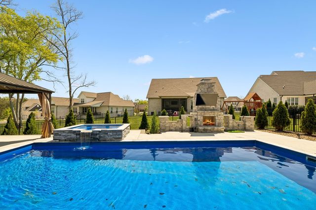 1008 Quillen Way, Lebanon, TN 37087