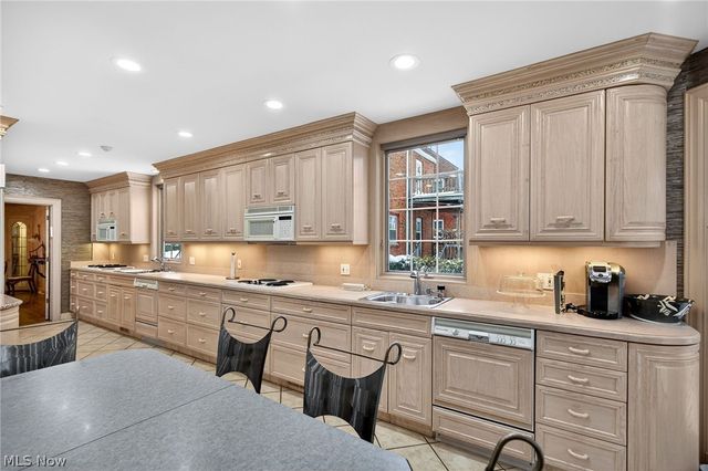 3498 Bainbridge Road, Cleveland Heights, OH 44118