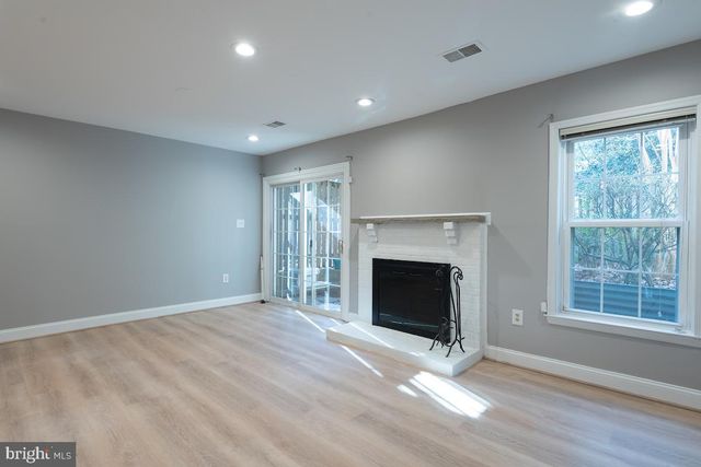 7434 CHUMMLEY CT, Falls Church, VA 22043