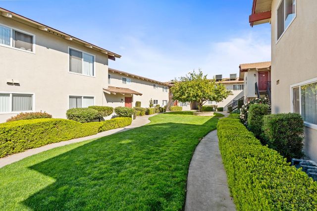 1985 N Winery Avenue, Fresno, CA 93703