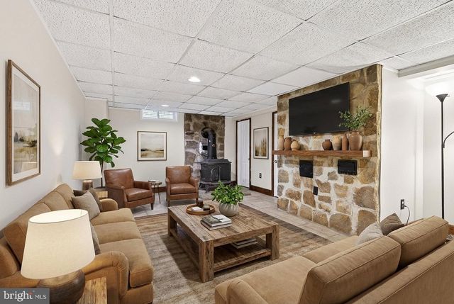 2009 MILLSTREAM RD, Lancaster, PA 17602