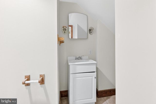 2009 MILLSTREAM RD, Lancaster, PA 17602