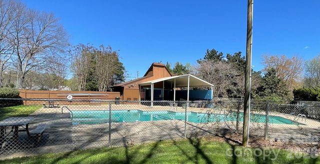 7236 Winery Lane, Charlotte, NC 28227