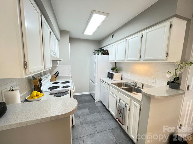 7236 Winery Lane, Charlotte, NC 28227