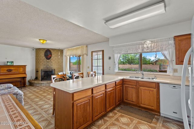 10100 E Moccasin Place, Tucson, AZ 85749