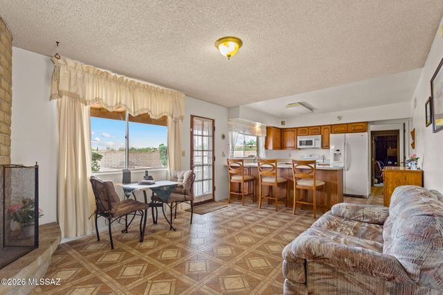 10100 E Moccasin Place, Tucson, AZ 85749