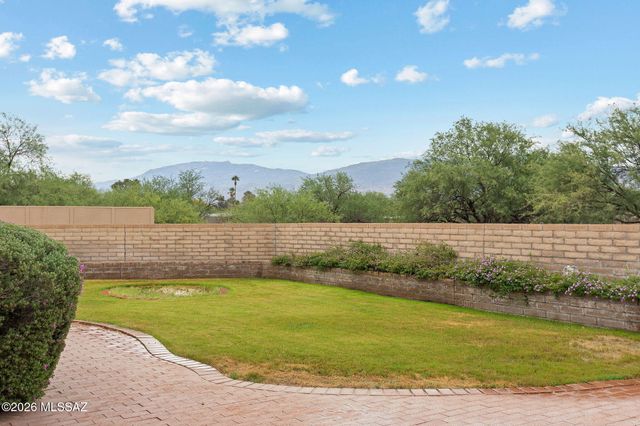 10100 E Moccasin Place, Tucson, AZ 85749