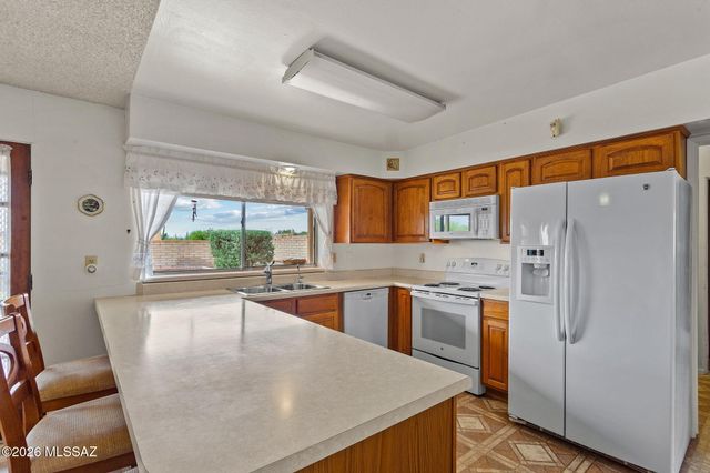 10100 E Moccasin Place, Tucson, AZ 85749