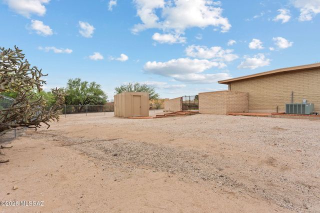 10100 E Moccasin Place, Tucson, AZ 85749