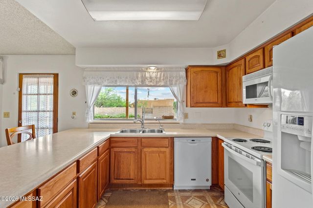 10100 E Moccasin Place, Tucson, AZ 85749