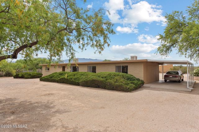 10100 E Moccasin Place, Tucson, AZ 85749