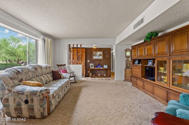 10100 E Moccasin Place, Tucson, AZ 85749