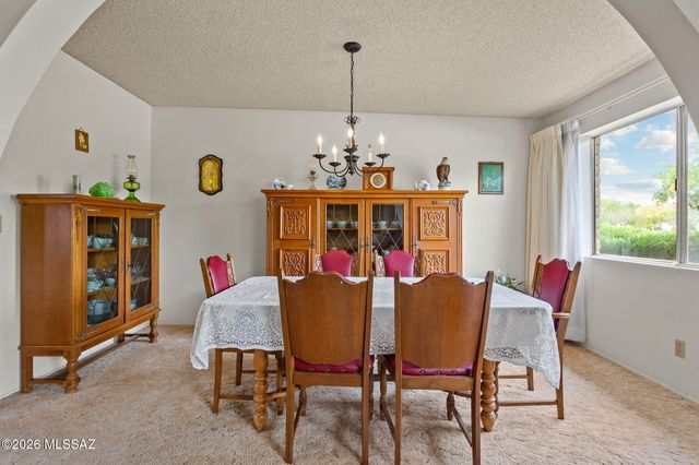 10100 E Moccasin Place, Tucson, AZ 85749