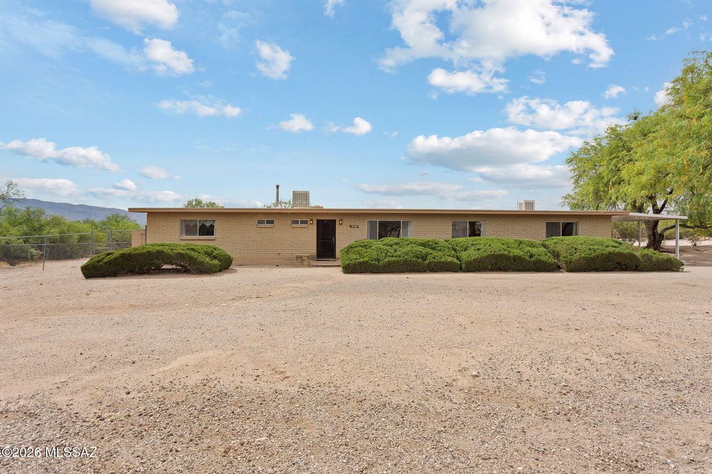 10100 E Moccasin Place, Tucson, AZ 85749