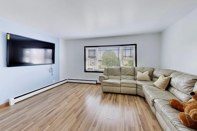 3111 W Foster Avenue, Chicago, IL 60625