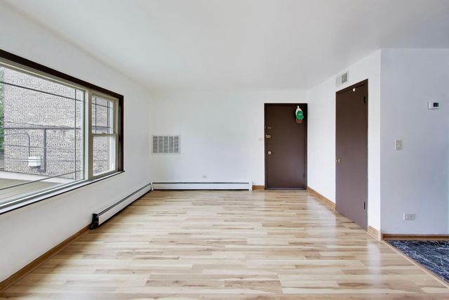 3111 W Foster Avenue, Chicago, IL 60625
