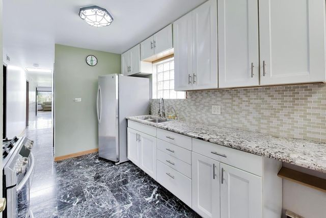 3111 W Foster Avenue, Chicago, IL 60625