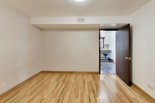 3111 W Foster Avenue, Chicago, IL 60625