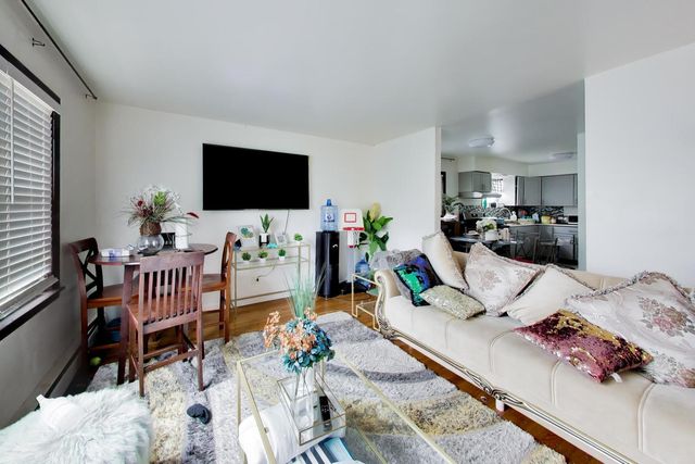 3111 W Foster Avenue, Chicago, IL 60625