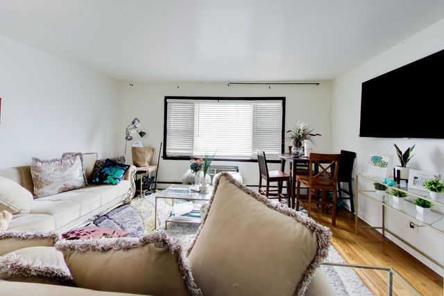 3111 W Foster Avenue, Chicago, IL 60625