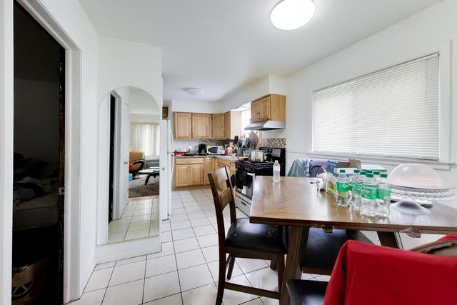 3111 W Foster Avenue, Chicago, IL 60625