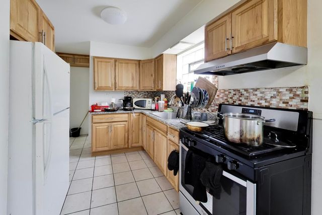 3111 W Foster Avenue, Chicago, IL 60625